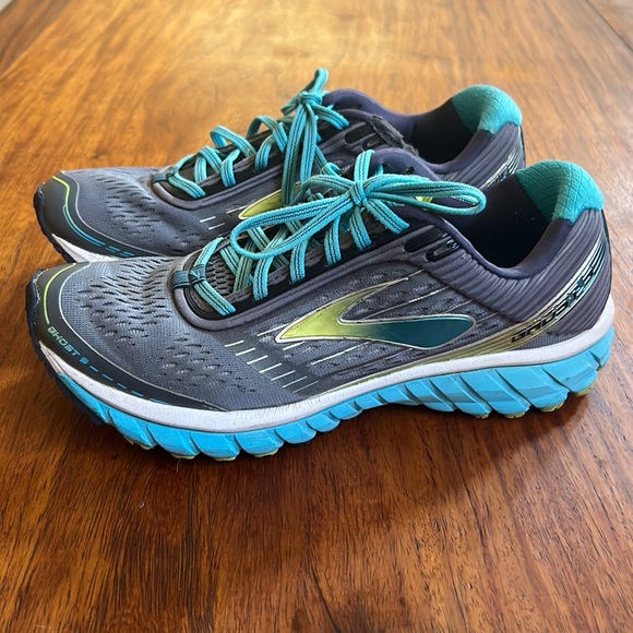 Brooks Shoes Womens Brooks Ghost Size 9 Poshmark